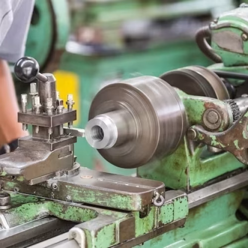 funcionamiento-maquina-torno-manual_28884-1